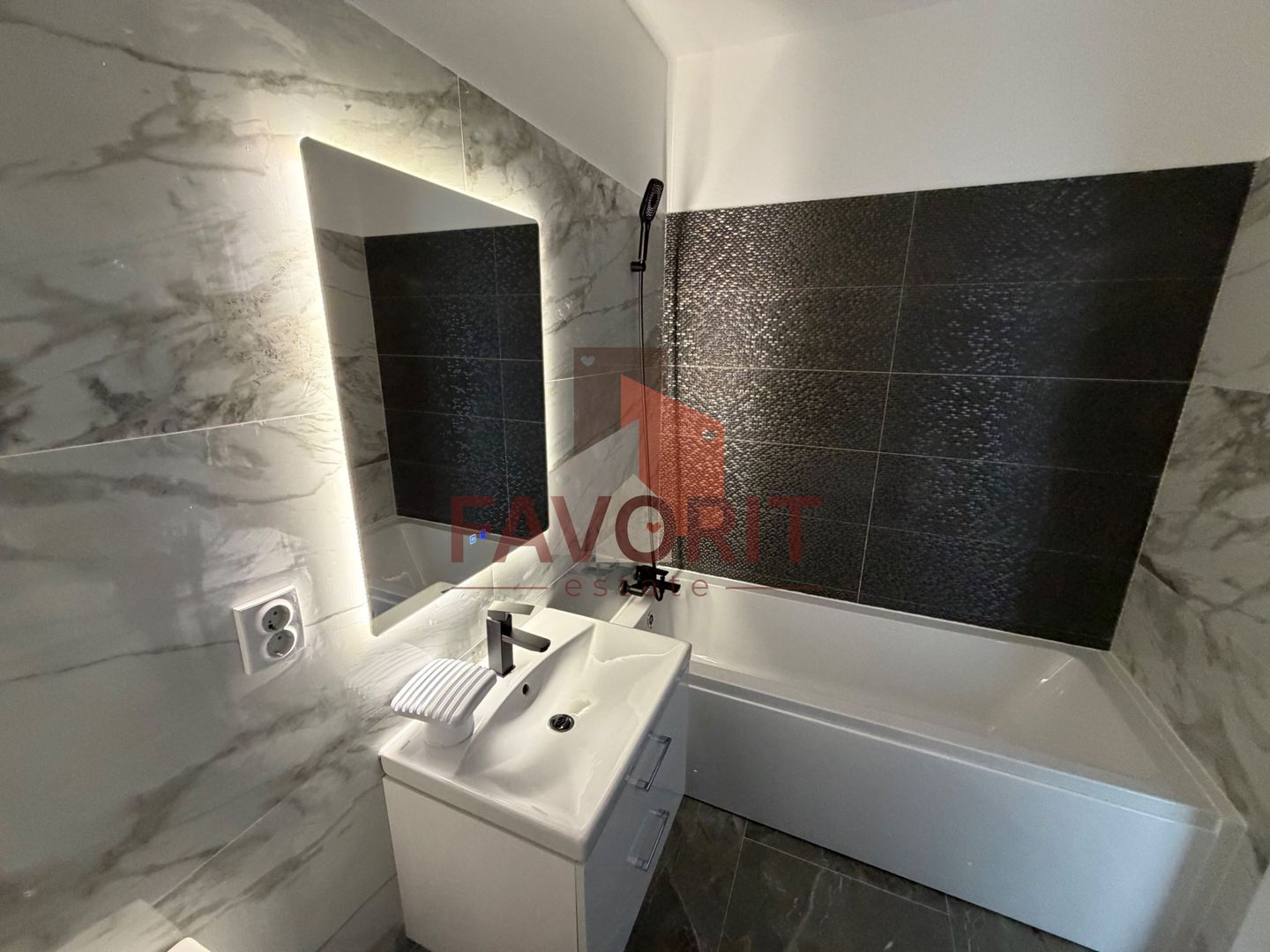Disponibil imediat. Decomandat. Spatios - Poză 11