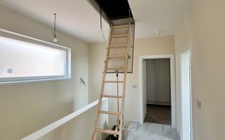 Duplex cu 4 camere separat prin camera tehnica - Poză 7