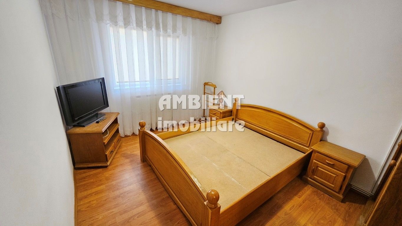 Apartament cu 3 camere, etaj 1, zona CENTRU; - Poză 6