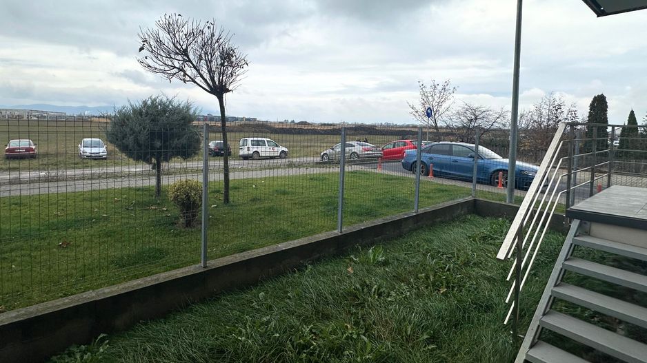 Apartament 2,5 camere chic cu grădină balcon vitrat și mobilier premium - Poză 6