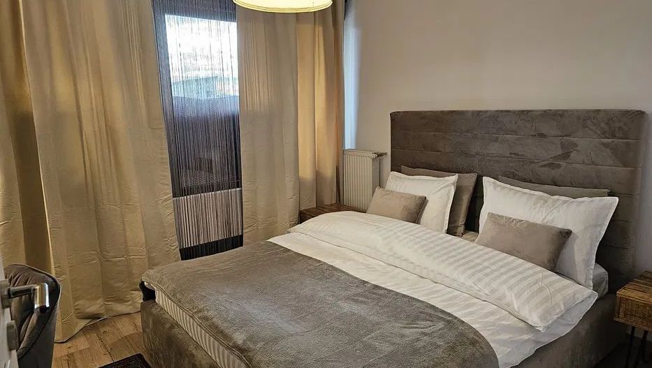 inchiriez apartament 3 camere - Poză 3