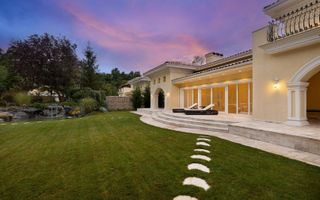 Vila deosebita langa pădure în Tunari - Poză 21