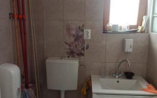 CASA CU 6 CAMERE ZONA CENTRAL - Poză 13