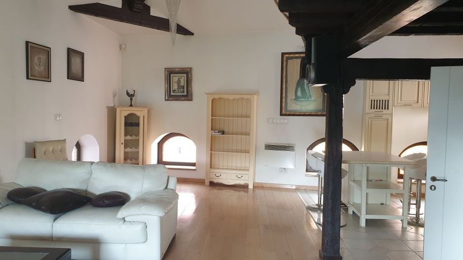 Casa de inchiriat in zona Mosilor |renovata si consolidata recent - Poză 1