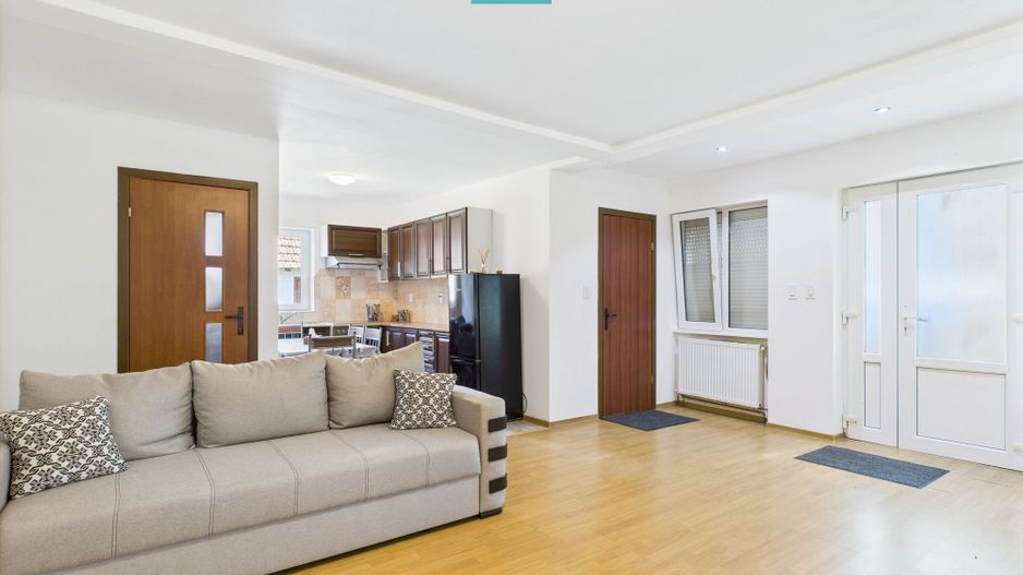 Casă de vacanță mobilată și utilată la Miniș - Poză 1