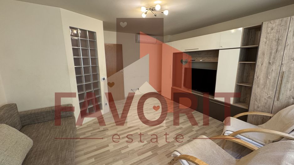 Disponibil imediat. Etaj 1. Centrala proprie. Vedere pe 2 parti. - Poză 1