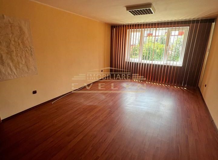 De inchiriat spatiu birou + garaj + magazie + 2 locuri parcare - Poză 2