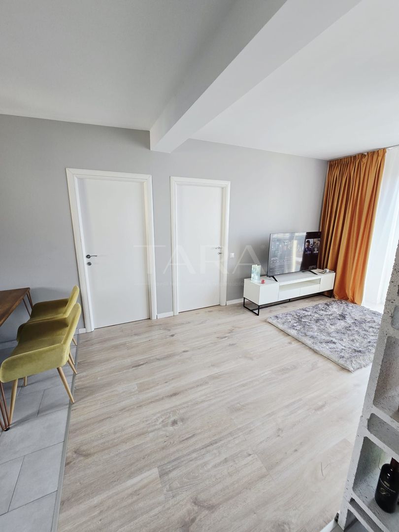 Apartament 3 camere modern cu parcare, zona Terra. - Poză 4