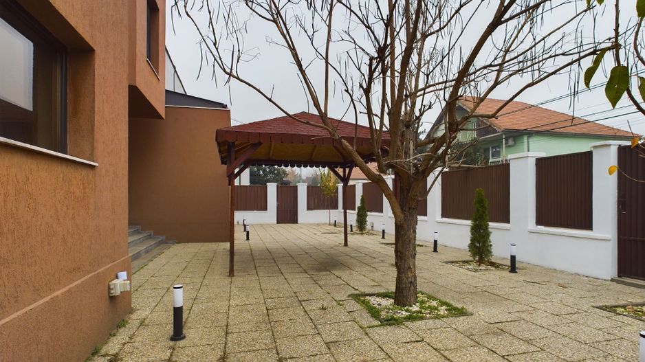 Vilă de lux cu două locuințe, în Dumbrăvița – Locație Excelentă! - Poză 45