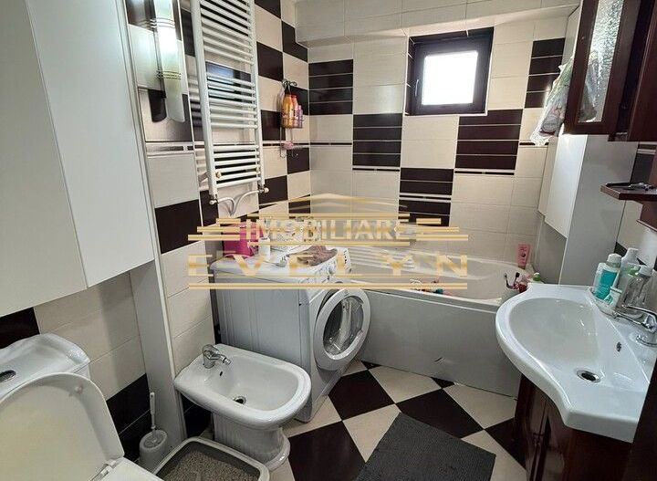 Apartament 3 camere, etaj 1, Str. Miorita - Poză 8