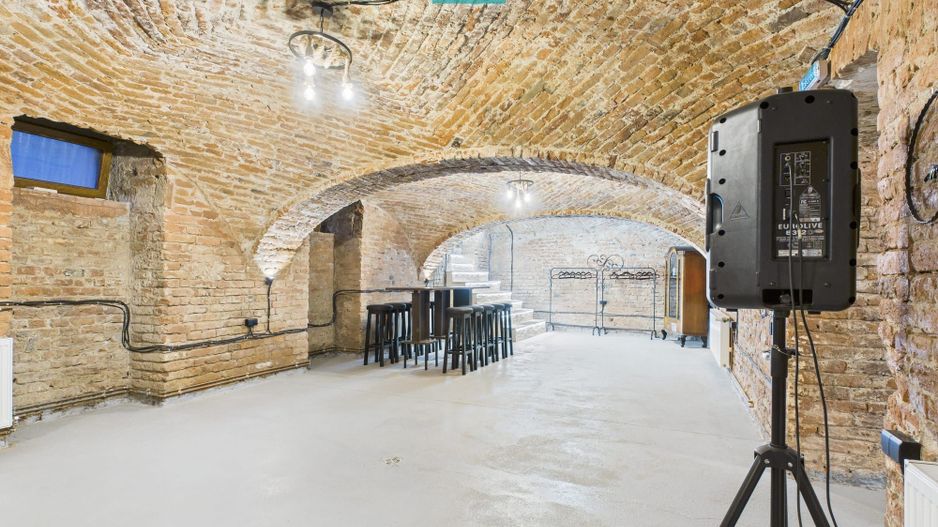 Eleganță subterană - pivniță exclusivistă Arad - Poză 39