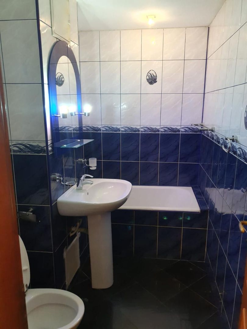 Aparament 5 camere etaj 1 zona Dambovita - Poză 9