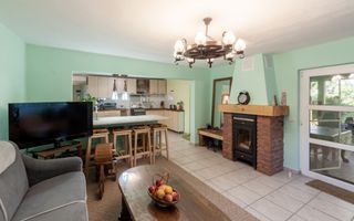 Casa vintage in Com. Uliești, Dambovița  cu  livadă generoasă și anexă - Poză 3