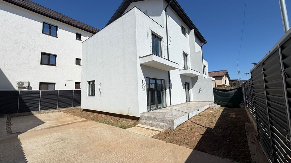 CASA DUPLEX, TOATE UTILITATILE, STRADA ASFALTATA, COMISION 0% - Poză 1