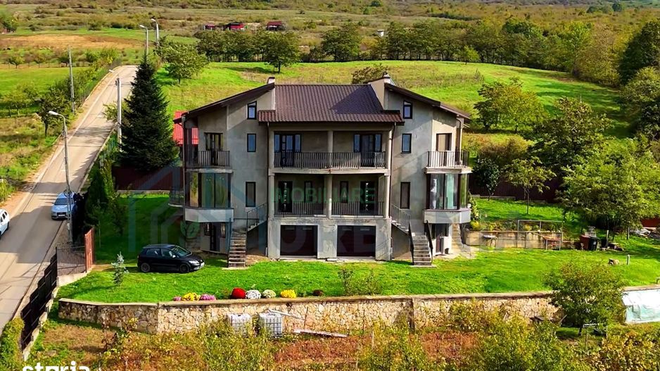 Vilă duplex luminoasă în Bucium, panorama deosebită, suprafață 480 mp - Poză 3