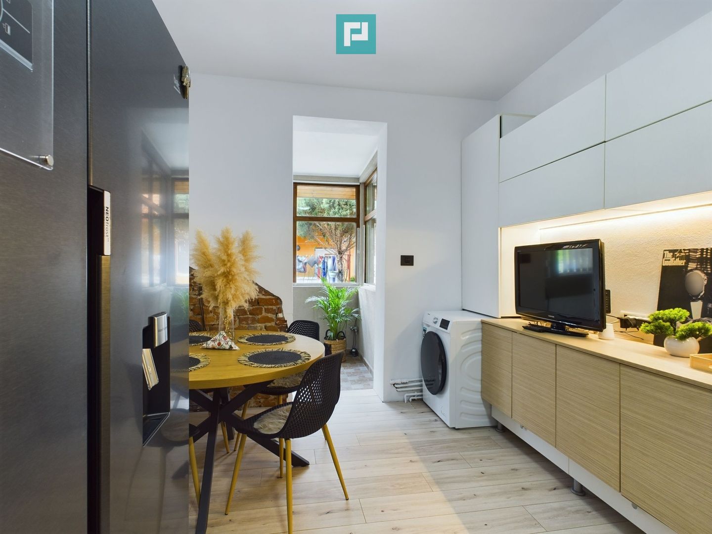 Apartament la curte comună - Central - Poză 2