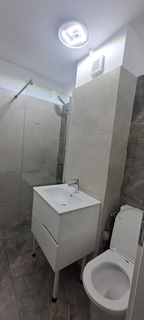 Apartament 2 camere, decomandat, Piata Victoriei, complet renovat, parter. - Poză 8