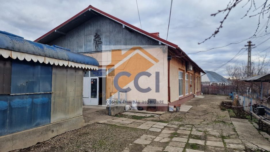 Se oferă spre vânzare / închiriere clădire cu spațiu comercial - Poză 10