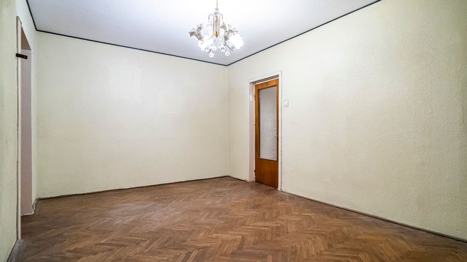Drumul Taberei 3 camere, 4/10, bloc stradal, c-tie 1980, bucatarie mare, 2 bai - Poză 2