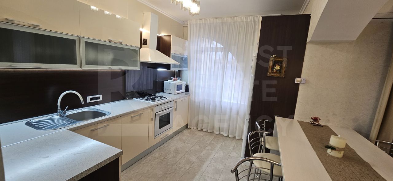 Chirie apartament, 3 camere, str. București, Centru - Poză 6