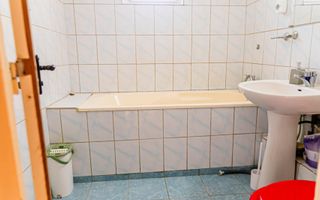Fără comision! Apartament decomandat, 3 camere, an 1985, etj. 5, bloc anvelopat - Poză 3