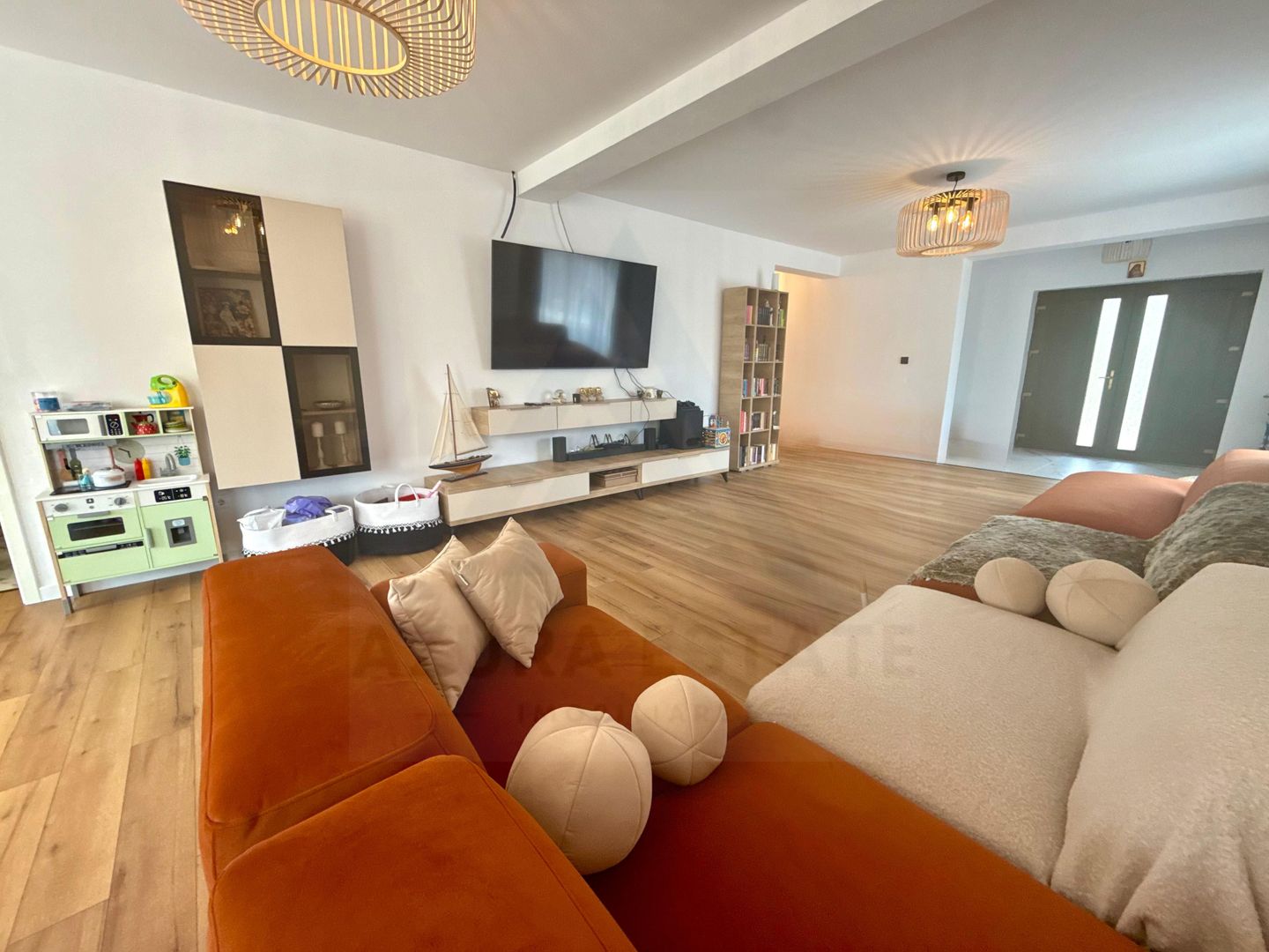 Casa individuala premium 145 mp utili pe un nivel teren 500 mp in Sadu - Poză 14