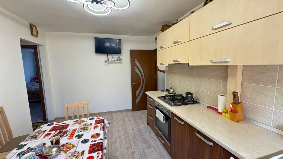 Apartament 2 camere decomandat zona Simeria (lângă piața Dolar) - Poză 2