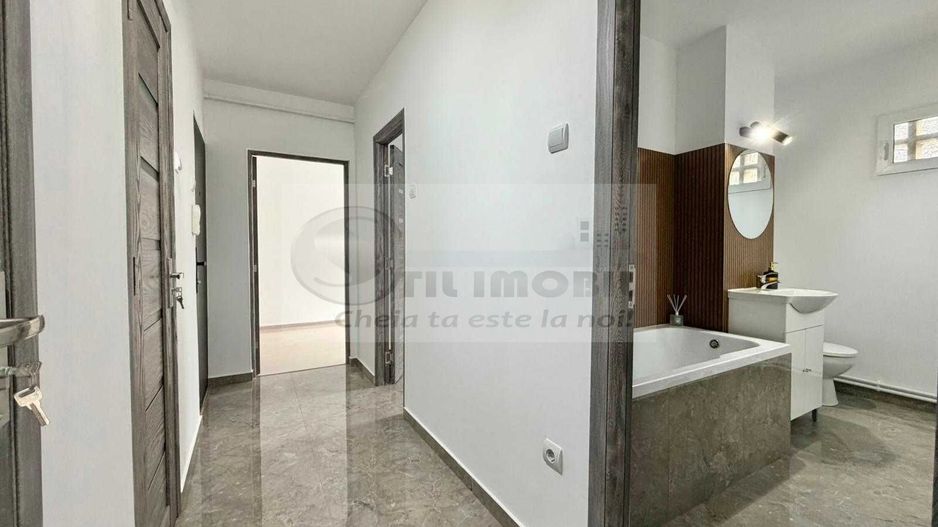 Apartament renovat 60 mp, Zona Podu Ros 128.000 Euro - Poză 1