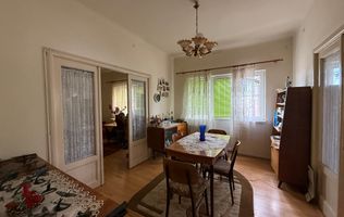 De vanzare apartament de 94MP cu curte de 90 MP