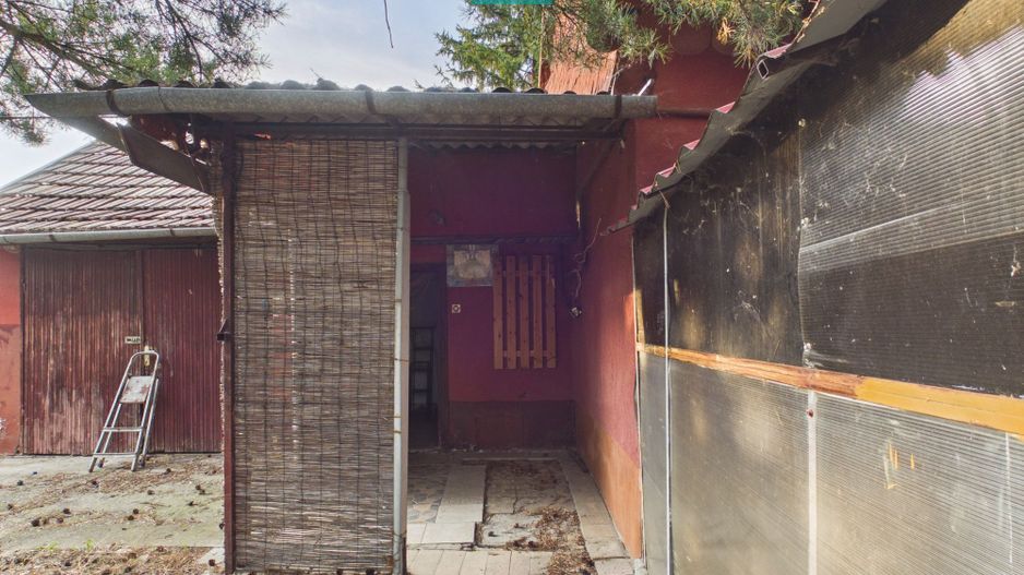 Casă modestă cu 3 camere din văiugă în Bătania - Poză 17