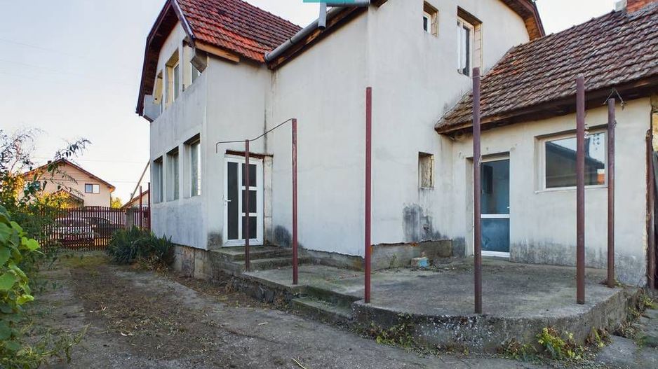 Casă/vilă cu 6 camere în Curtici - Poză 3