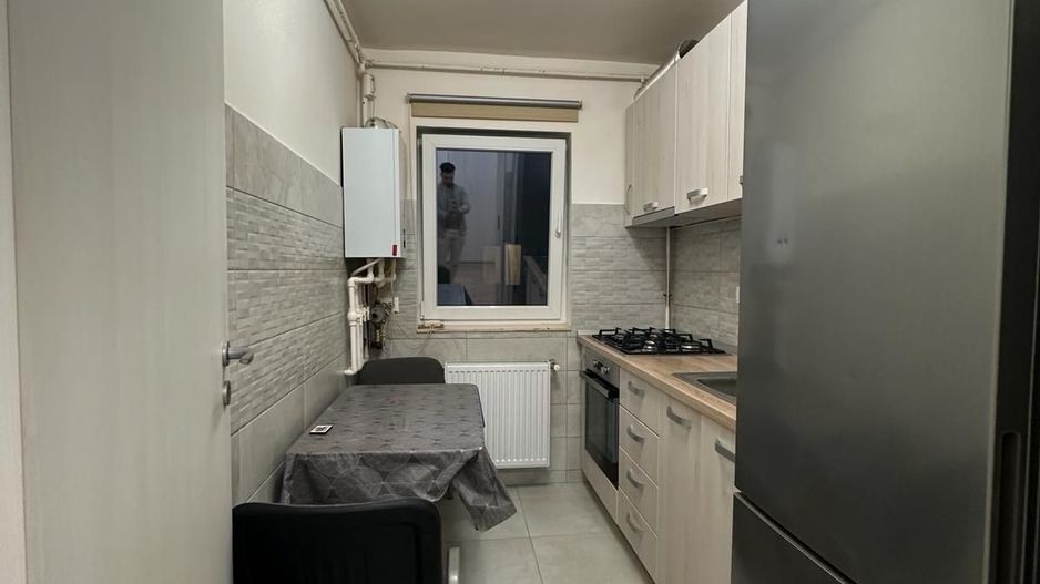 3 camere decomandat metrou Aparatorii Patriei sector 4 - Poză 5