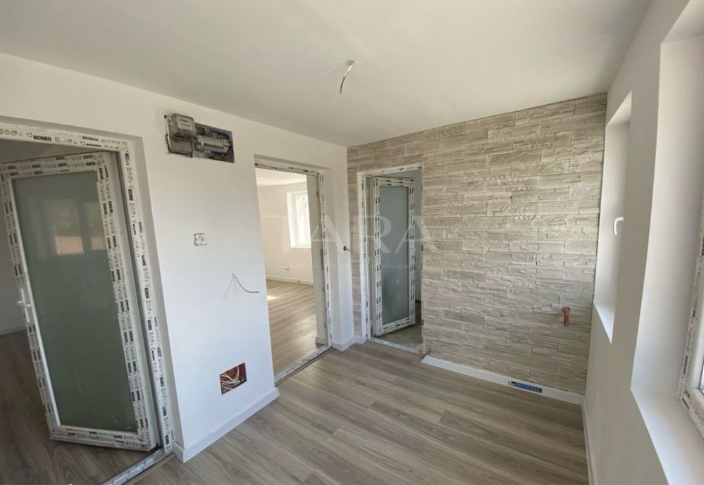 Casă renovată cu teren generos, la intrare în Ciurila. - Poză 3