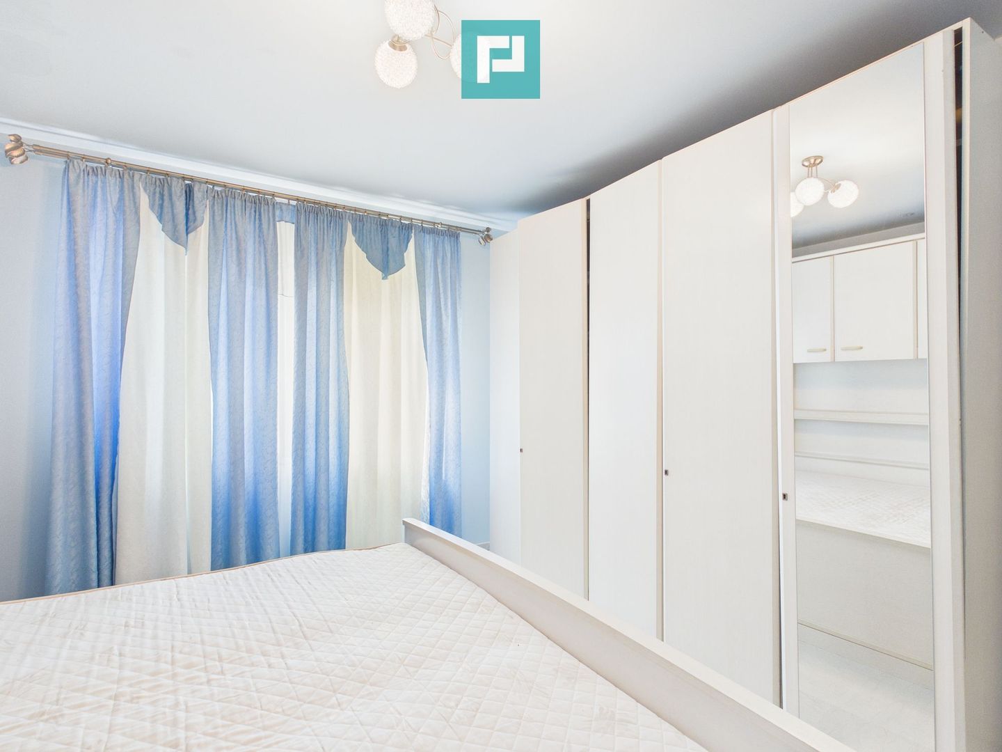 Casă spațioasă în Sântana - Poză 16