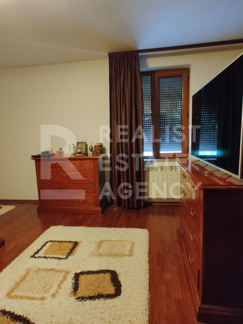 Vilă individuală 430 mp utili, teren 2.000 mp, panouri solare - Poză 8