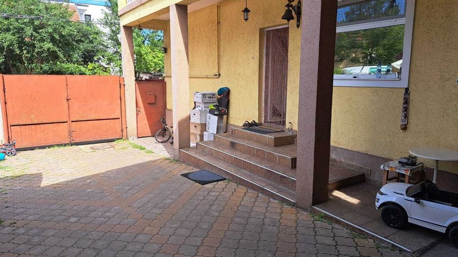 Apartament la parter zona semicentrala - Poză 1