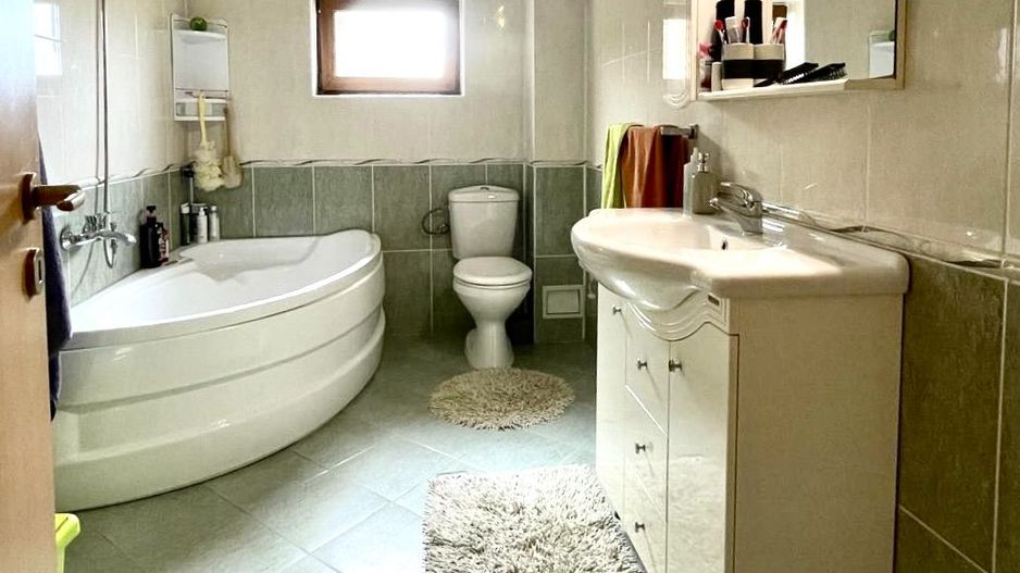 Casă spațioasă, confort ridicat, garaj și teren generos, zona Aradului - Poză 6