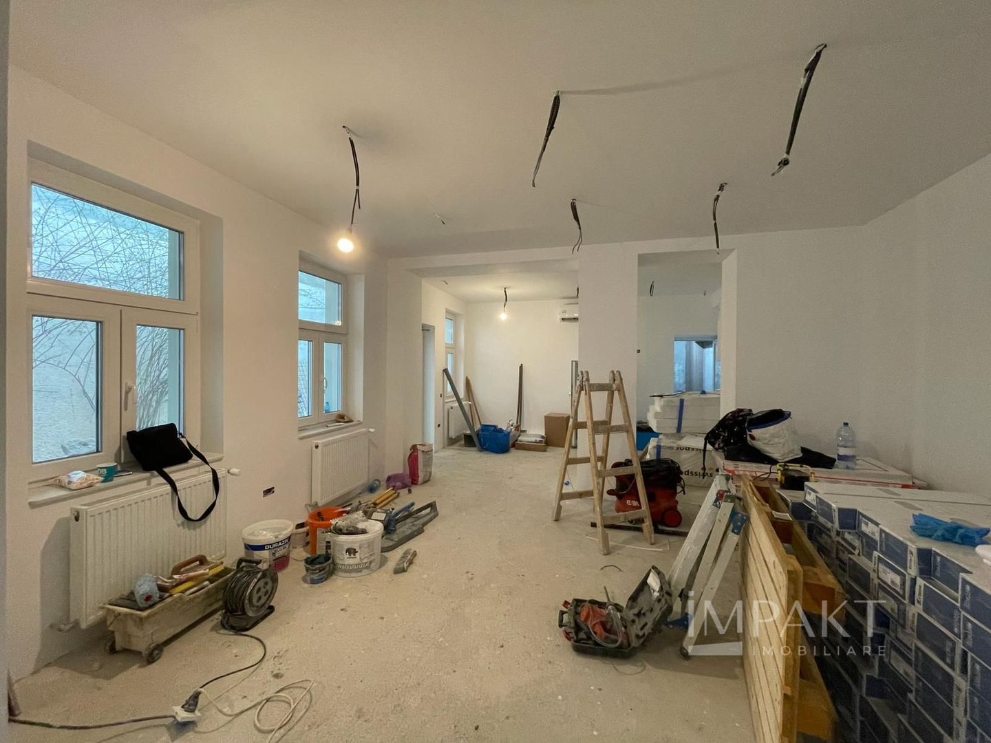 Spatiu comercial ultracentral cu vitrina si intrare direct din strada - Poză 4