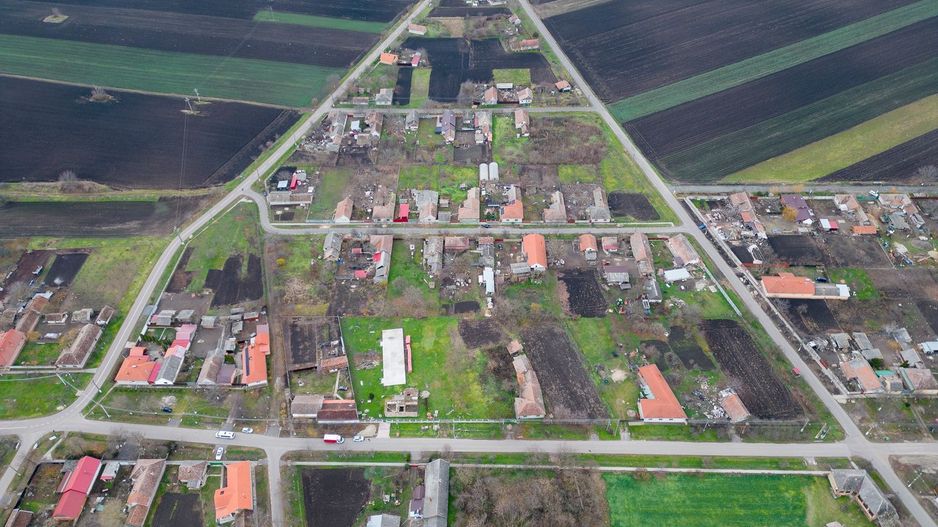 Teren intravilan cu fundatie inceputa si materiale - Poză 6