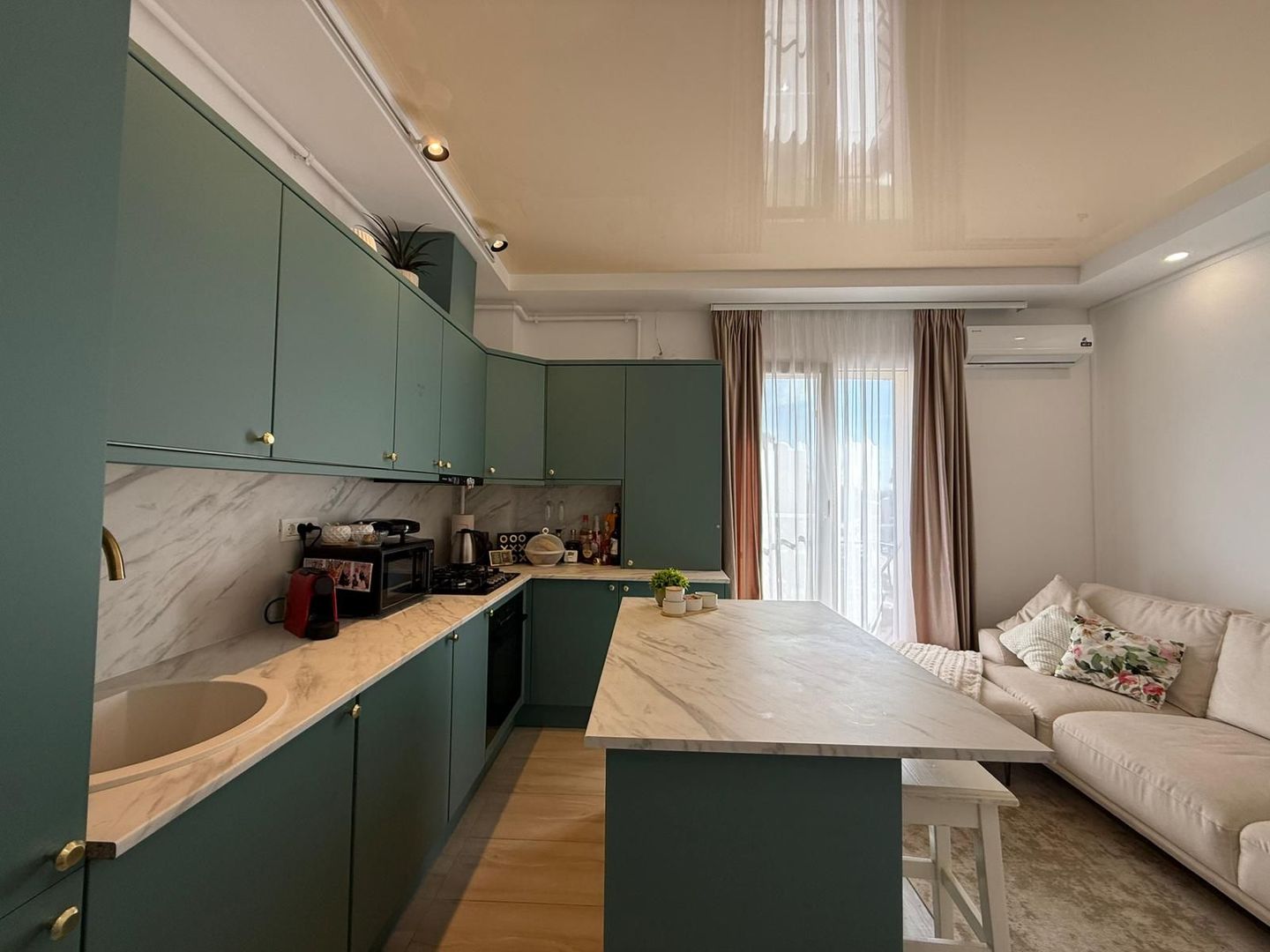 COSMOPOLIS - Apartament cu 2 camere, mobilat si utilat. - Poză 3