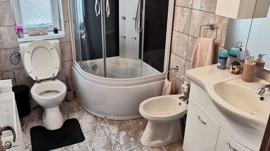 OCAZIE - Casă indiviuală modernă cu teren generos în Dumbrăvița (Cora) - Poză 6