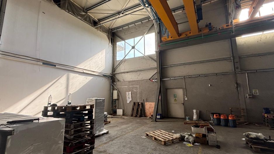 Depozit cu showroom de inchiriat de 1600 mp - Poză 1