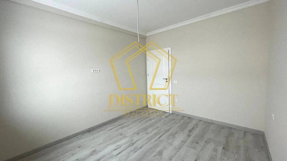 Casa despărțită prin garaj cu 5 camere | Giroc - Poză 7