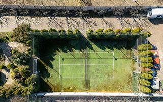 Casa deosebita cu teren de sport in zona semi centrala in Lugoj - Poză 2