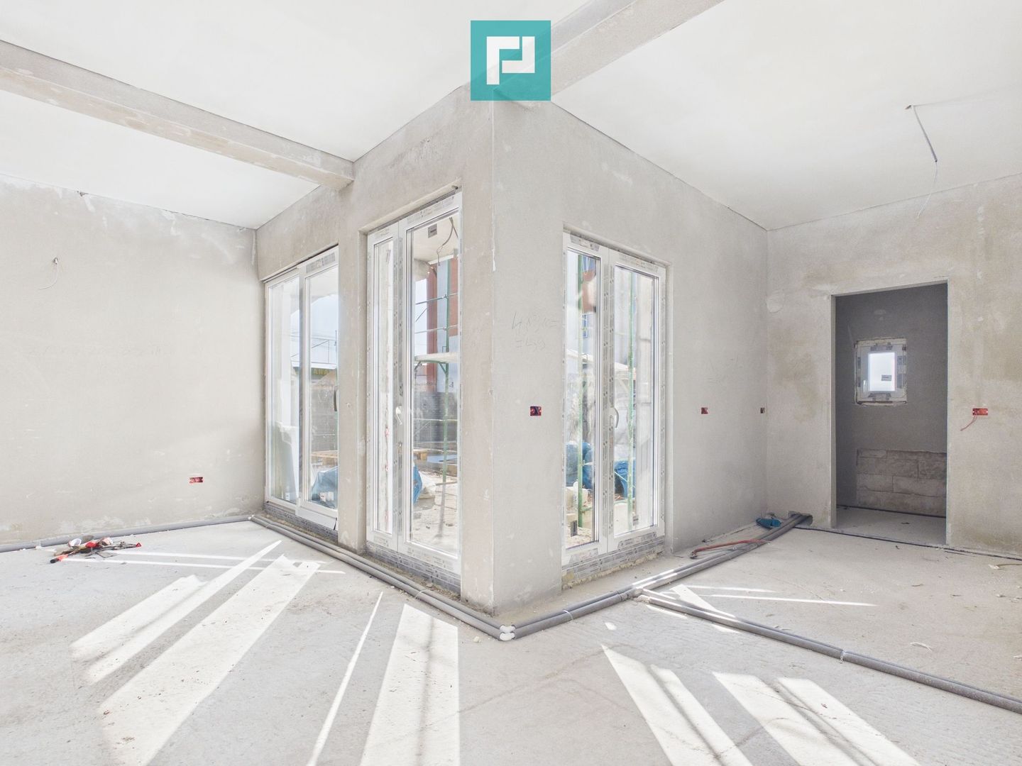 Casă deosebită în Parneava – Strada Griviței - Poză 6